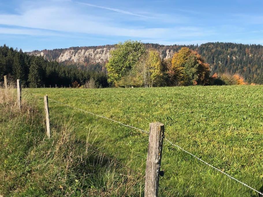 Nuit Insolite - La Cabane Du Haut-Doubs Les Gras Extérieur photo